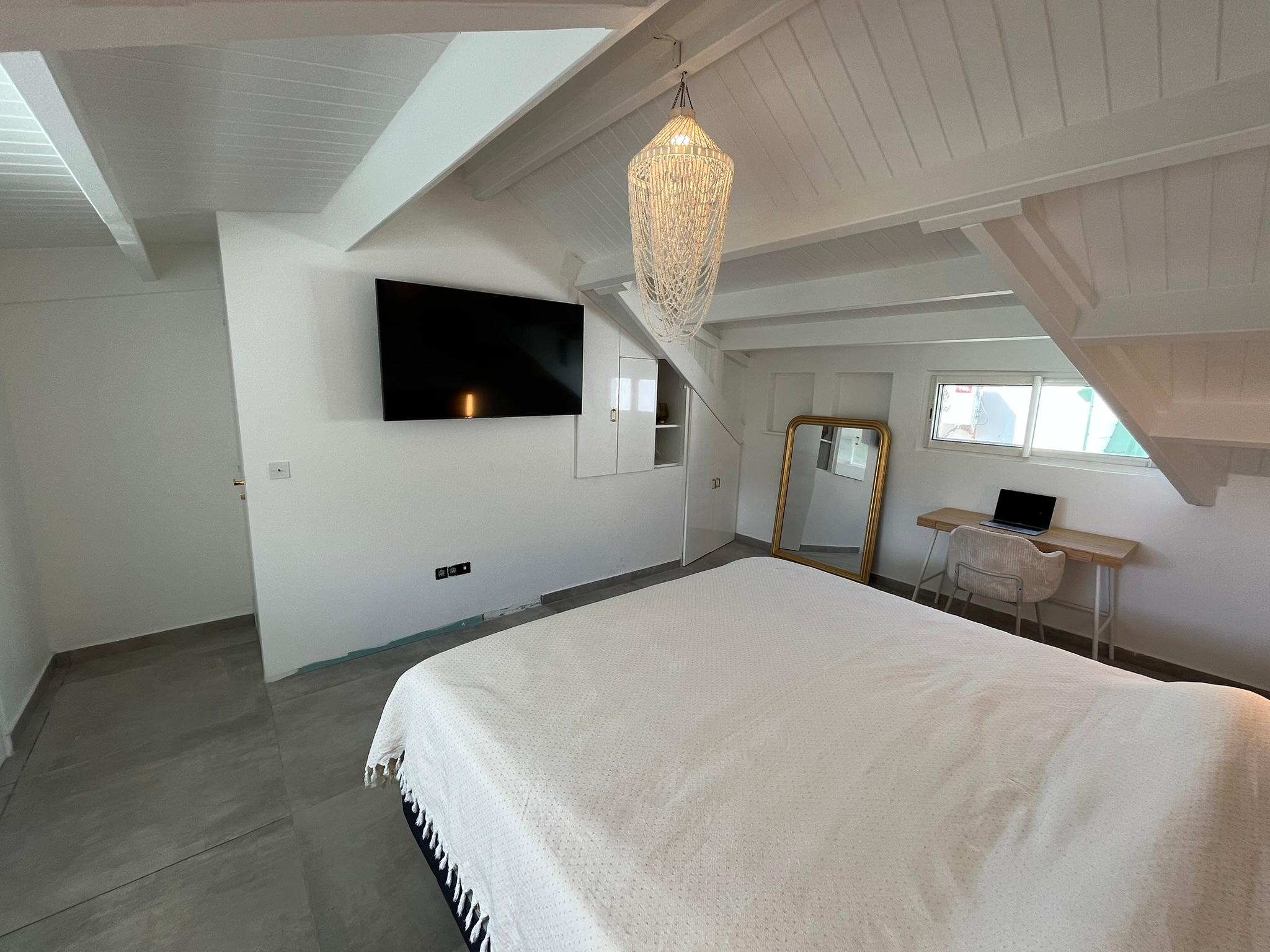 Modern One-Bedroom Beach Apartment gallery image 7
