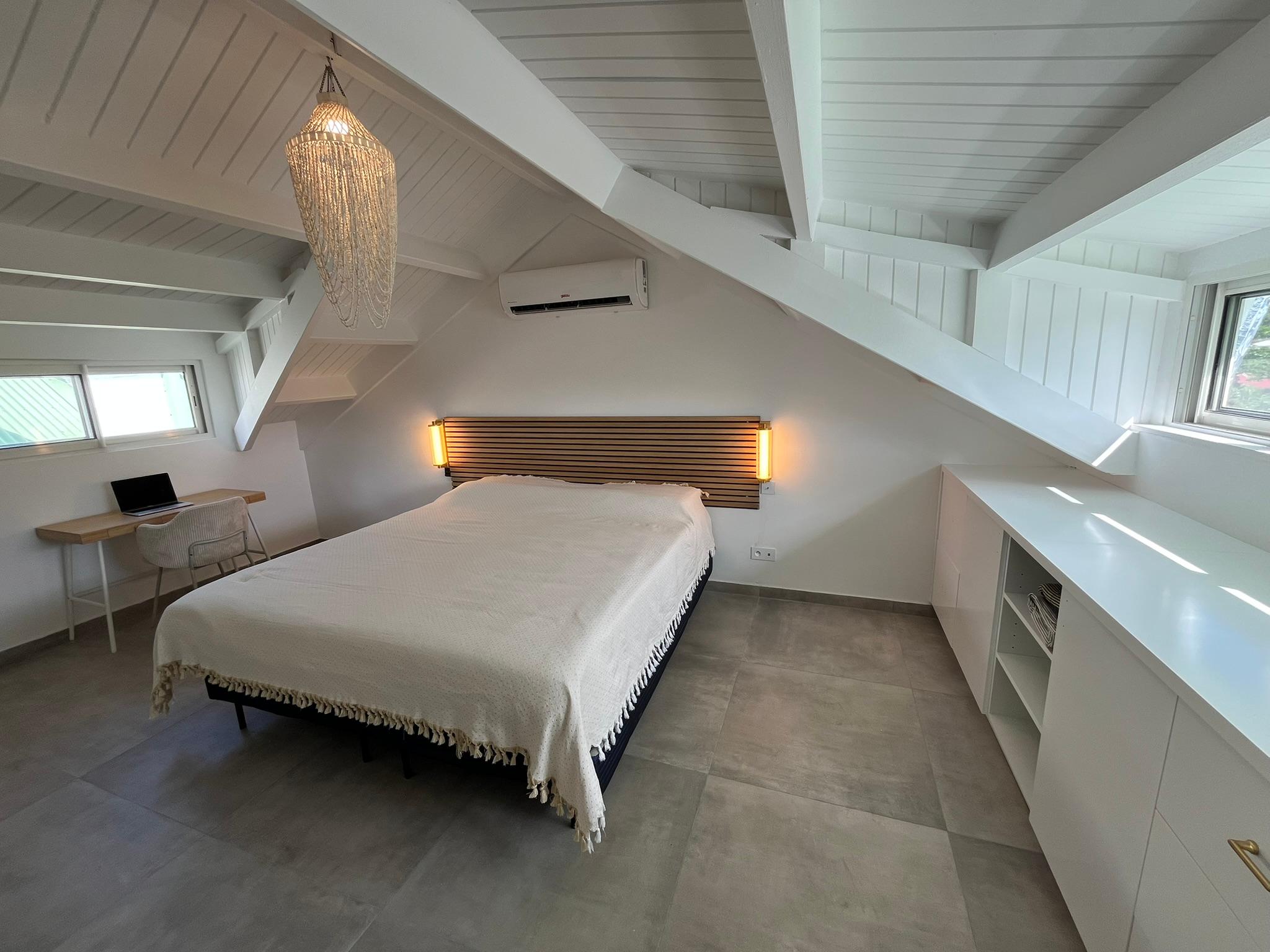 Modern One-Bedroom Beach Apartment gallery image 4